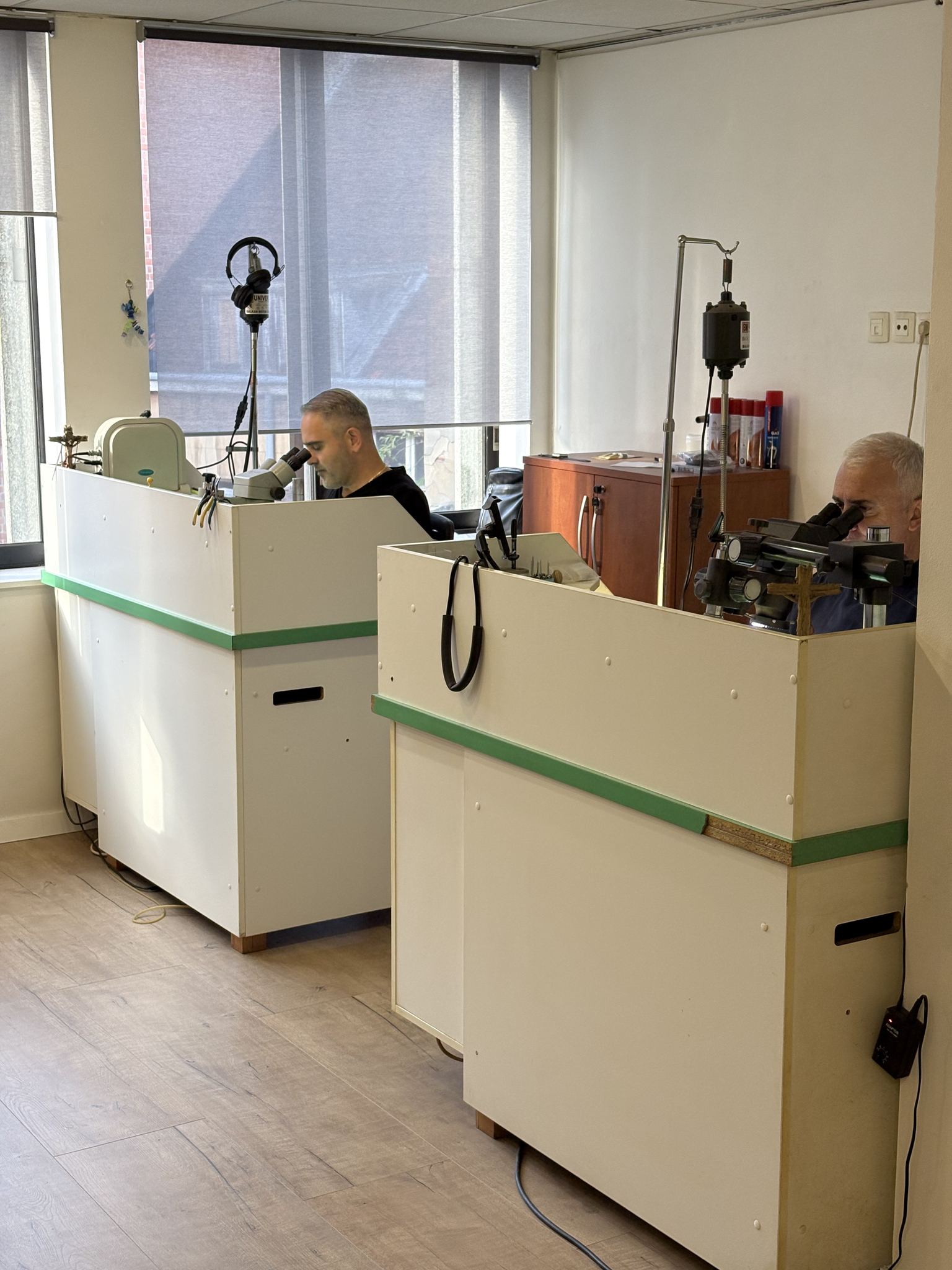 Diamond setters at work under stereo microscopes — SKJ Serti workshop, Antwerp