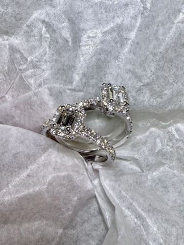 Emerald rings with halo setting — SKJ Serti workshop, Antwerp